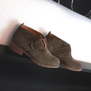 Söfft Suede Buckle Shoes